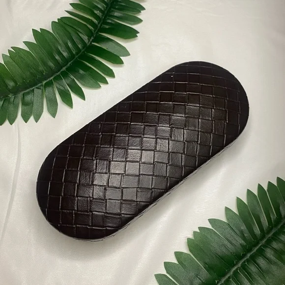 VINTAGE BOTTEGA VENETA ITALIAN SNAP EYEWEAR CASE BOTTEGA VENETA Brown Woven Sunglasses Case Set | eBay main image 2